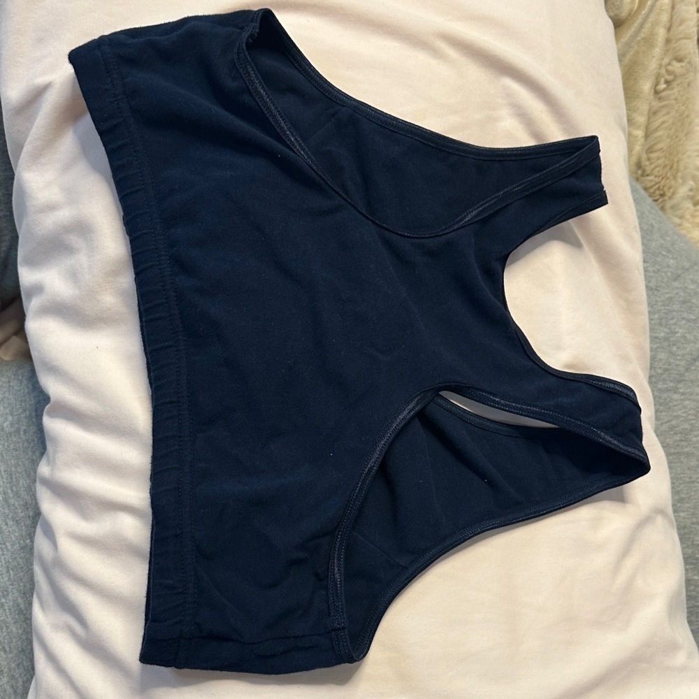 2 Cakye Nursing Sports Bras 1 Black & 1 Navy Size Medium - Picture 7 of 9